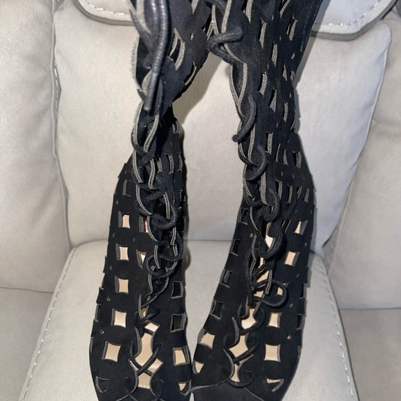 STYLISH HEELS BOOTIE, DIAMOND SHAPED - Picture 4 of 5